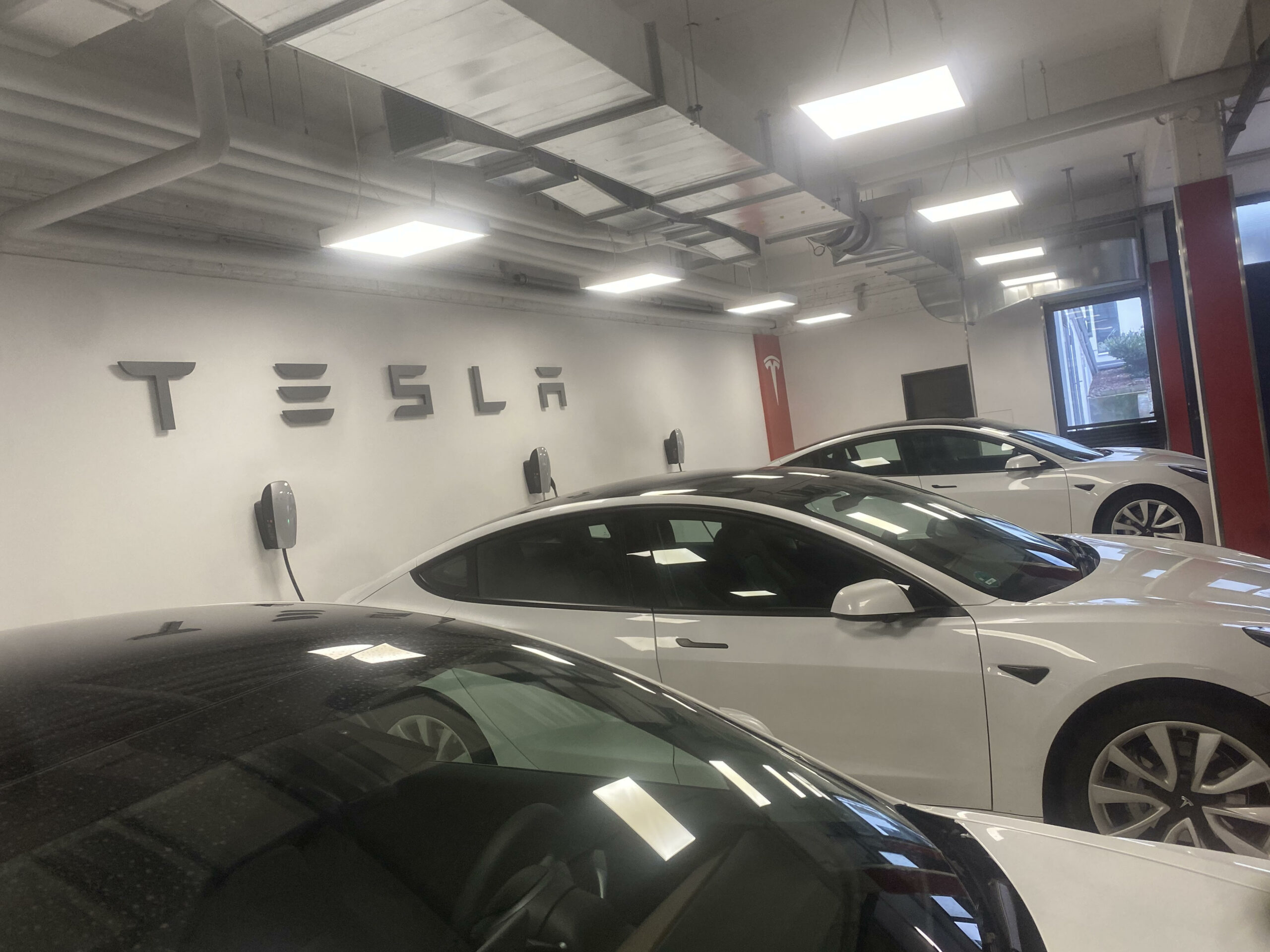 Elektrotechnik Hickert Referenz Bild - Tesla